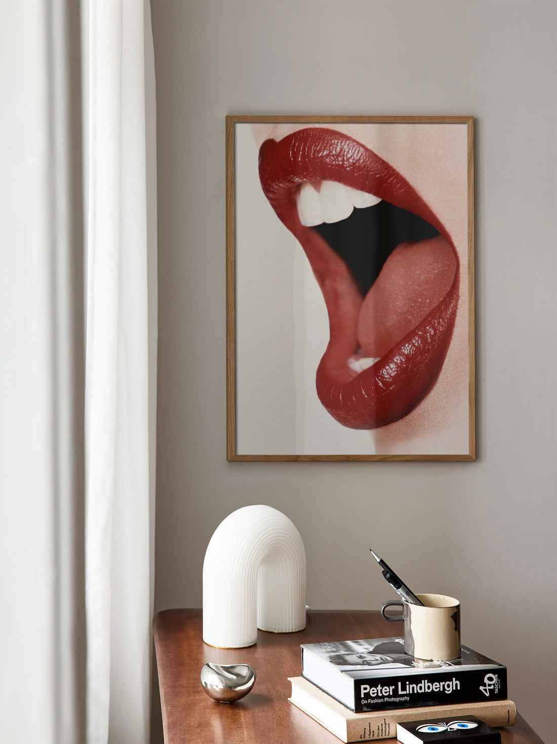 Shouting Red Lips